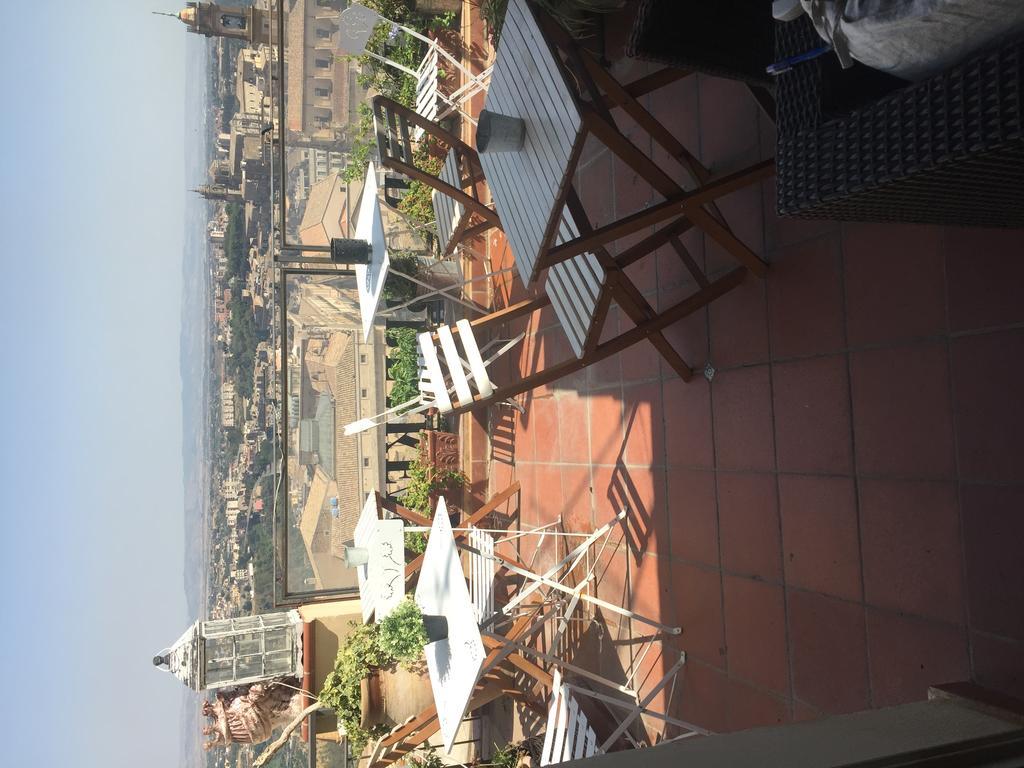Casa Tipica Siciliana Patronale Home Bedandbreakfast Tremetrisoprailcielo Camere Con Vista, Colazione Interna In Terrazzo Panoramico Калтаджироне Екстериор снимка