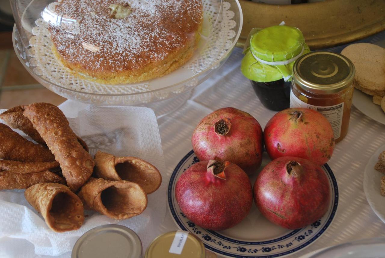 Casa Tipica Siciliana Patronale Home Bedandbreakfast Tremetrisoprailcielo Camere Con Vista, Colazione Interna In Terrazzo Panoramico Калтаджироне Екстериор снимка