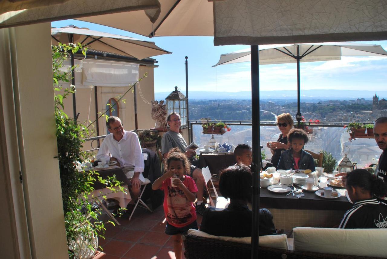 Casa Tipica Siciliana Patronale Home Bedandbreakfast Tremetrisoprailcielo Camere Con Vista, Colazione Interna In Terrazzo Panoramico Калтаджироне Екстериор снимка
