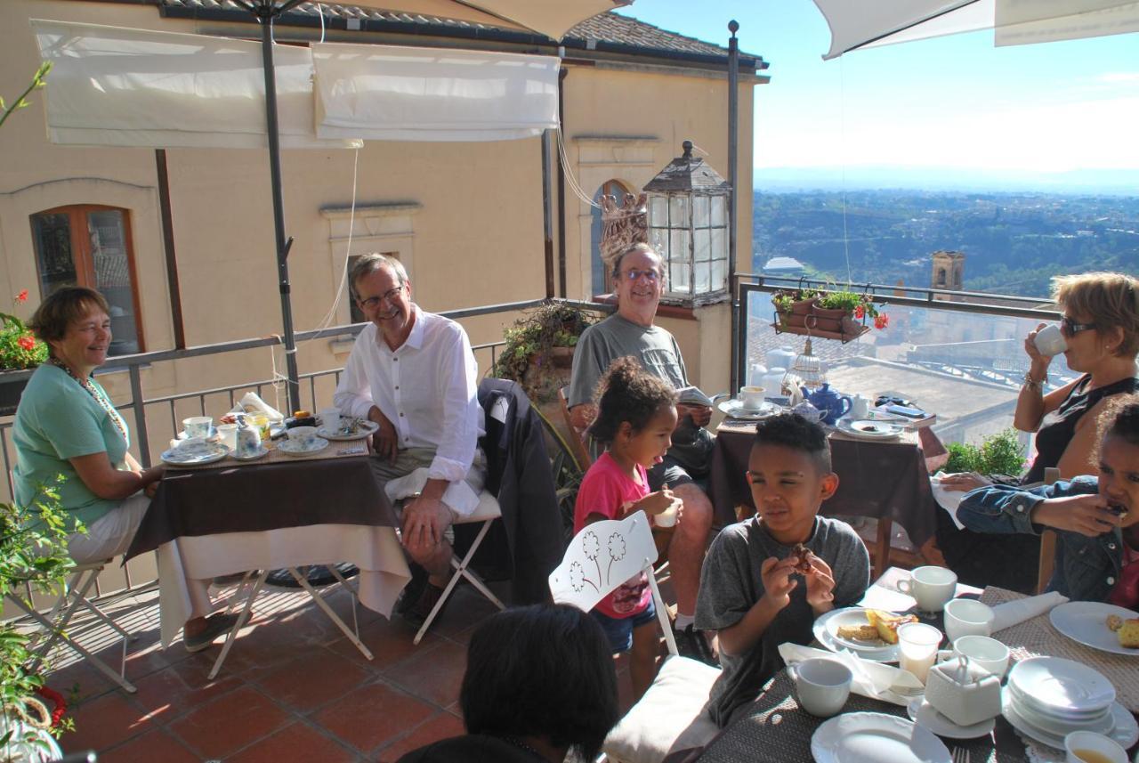 Casa Tipica Siciliana Patronale Home Bedandbreakfast Tremetrisoprailcielo Camere Con Vista, Colazione Interna In Terrazzo Panoramico Калтаджироне Екстериор снимка